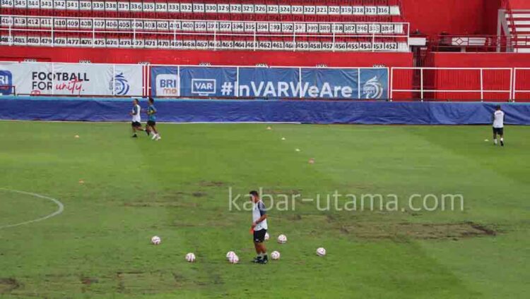 Bikin Rawan Pemain Cedera, Pelatih Persita Komplain Lapangan Stadion Supriyadi Kota Blitar
