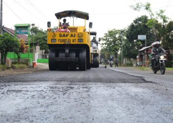 Respon Cepat Aduan Warga, Ruas Jalan Pare-Kandangan Langsung Diaspal Halus